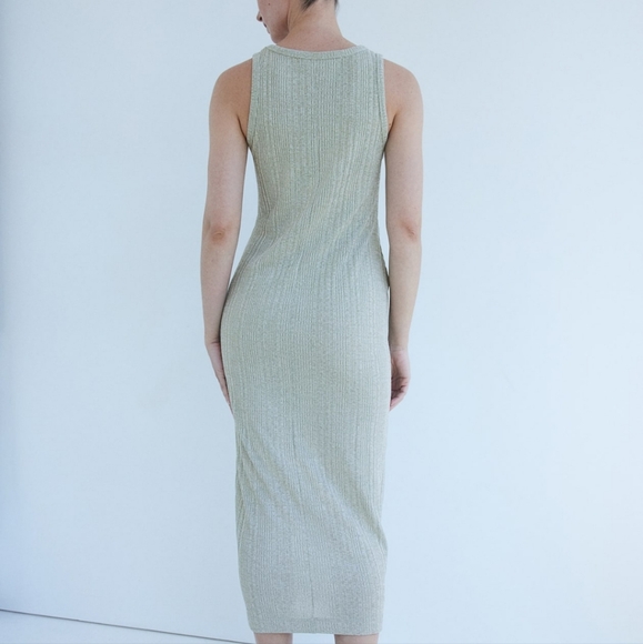 Elegant Sleeveless Gray Dress - Picture 3 of 6